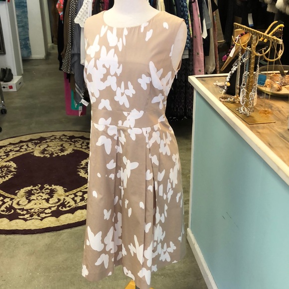 Jessica Dresses & Skirts - Jessica Beige/White Pattern Dress Size 14